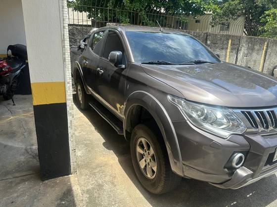 MITSUBISHI L200 TRITON 2.4 16V TURBO DIESEL SPORT HPE TOP CD 4P 4X4 AUTOMÁTICO MITSUBISHI L200 TRITON 2.4 16V TURBO DIESEL SPORT HPE TOP CD 4P 4X4 AUTOMÁTICO